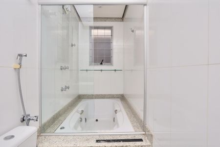 Casa para alugar com 360m², 4 quartos e 5 vagasBanheiro da Suíte