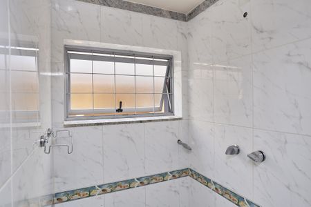 Casa para alugar com 360m², 4 quartos e 5 vagasBanheiro da Suíte 1