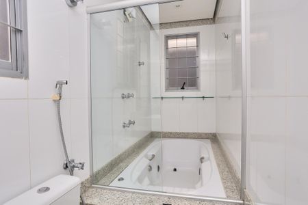 Casa para alugar com 360m², 4 quartos e 5 vagasBanheiro da Suíte