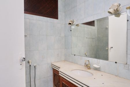 Casa para alugar com 360m², 4 quartos e 5 vagasBanheiro da Suíte 2