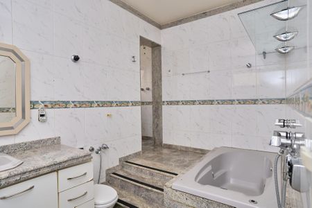 Casa para alugar com 360m², 4 quartos e 5 vagasBanheiro da Suíte 1