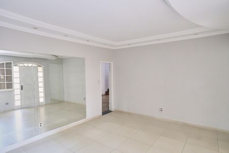 Casa para alugar com 360m², 4 quartos e 5 vagasSala