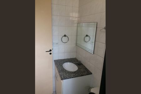 Banheiro social de apartamento para alugar com 2 quartos, 56m² em Cohab, São Paulo