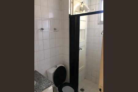 Banheiro social de apartamento para alugar com 2 quartos, 56m² em Cohab, São Paulo