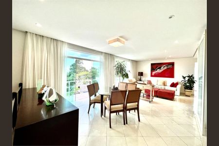 Casa à venda com 4 quartos, 570m² em Vila Irmaos Arnoni, São Paulo
