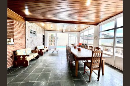 Casa à venda com 4 quartos, 570m² em Vila Irmaos Arnoni, São Paulo