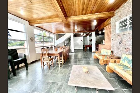 Casa à venda com 4 quartos, 570m² em Vila Irmaos Arnoni, São Paulo