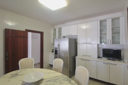 Casa para alugar com 600m², 4 quartos e 4 vagasCozinha
