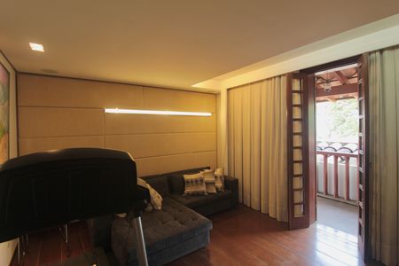 Casa para alugar com 600m², 4 quartos e 4 vagasSala de TV