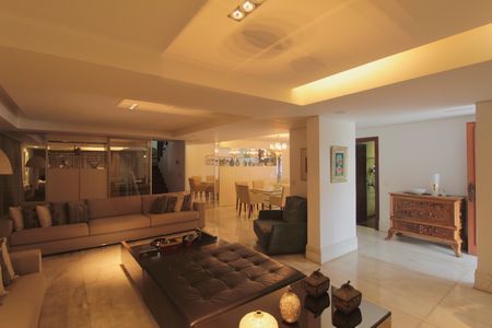 Casa para alugar com 600m², 4 quartos e 4 vagasSala de Estar