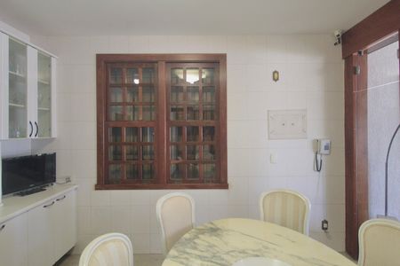 Casa para alugar com 600m², 4 quartos e 4 vagasCozinha