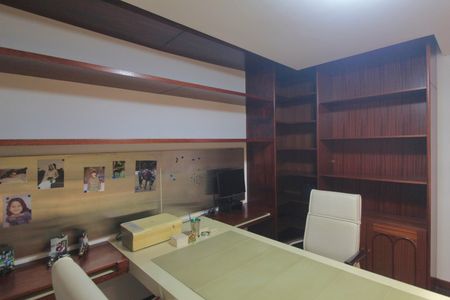 Casa para alugar com 600m², 4 quartos e 4 vagasEscritório