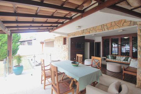 Casa para alugar com 600m², 4 quartos e 4 vagasÁrea Gourmet