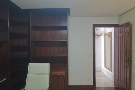 Casa para alugar com 600m², 4 quartos e 4 vagasEscritório