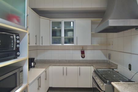 Casa para alugar com 600m², 4 quartos e 4 vagasCozinha
