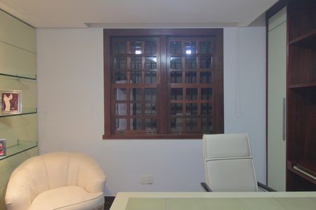 Casa para alugar com 600m², 4 quartos e 4 vagasEscritório