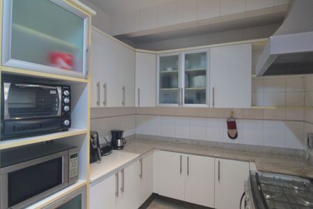 Casa para alugar com 600m², 4 quartos e 4 vagasCozinha