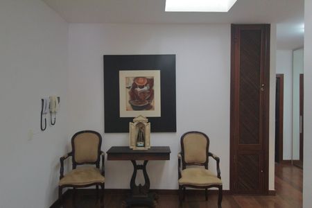 Casa para alugar com 600m², 4 quartos e 4 vagasHall dos Quartos