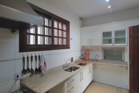 Casa para alugar com 600m², 4 quartos e 4 vagasCozinha