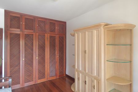 Casa para alugar com 600m², 4 quartos e 4 vagasQuarto 2
