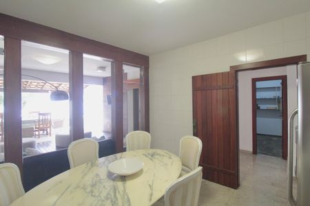 Casa para alugar com 600m², 4 quartos e 4 vagasCozinha
