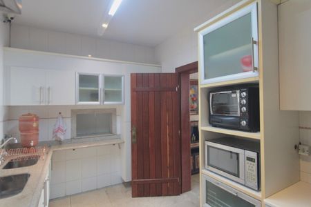Casa para alugar com 600m², 4 quartos e 4 vagasCozinha