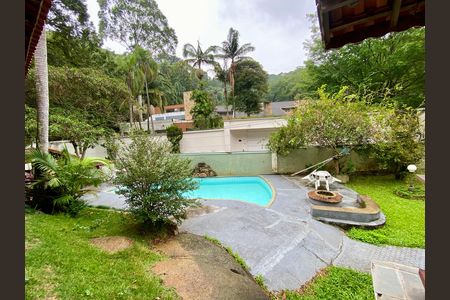 Casa de condomínio à venda com 167m², 3 quartos e 4 vagasÁrea comum - Piscina