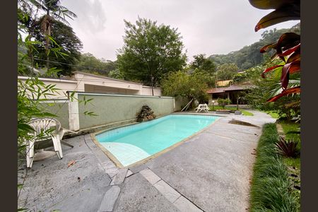 Casa de condomínio à venda com 167m², 3 quartos e 4 vagasÁrea comum - Piscina