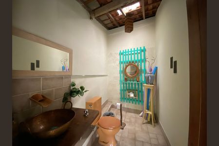 Casa de condomínio à venda com 167m², 3 quartos e 4 vagasBanheiro Quintal