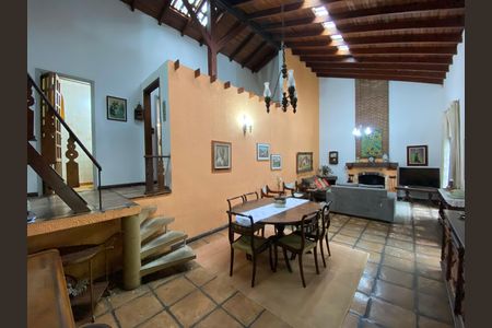 Casa de condomínio à venda com 167m², 3 quartos e 4 vagasSala