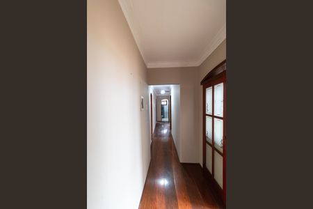 Casa para alugar com 480m², 5 quartos e 4 vagasCorredor