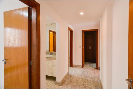 Apartamento para alugar com 137m², 4 quartos e 3 vagas Apartamento para alugar com 137m², 4 quartos e 3 vagasCorredor