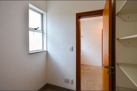 Apartamento para alugar com 137m², 4 quartos e 3 vagas Apartamento para alugar com 137m², 4 quartos e 3 vagasQuarto de Serviço