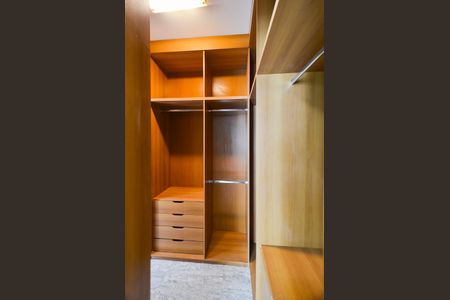 Apartamento para alugar com 137m², 4 quartos e 3 vagas Apartamento para alugar com 137m², 4 quartos e 3 vagasCloset Suíte