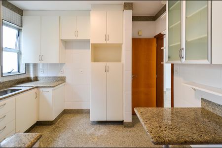 Apartamento para alugar com 137m², 4 quartos e 3 vagas Apartamento para alugar com 137m², 4 quartos e 3 vagasCozinha