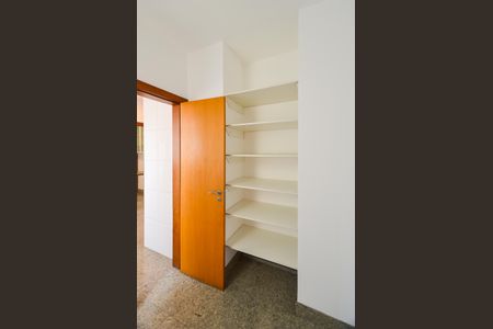 Apartamento para alugar com 137m², 4 quartos e 3 vagas Apartamento para alugar com 137m², 4 quartos e 3 vagasQuarto de Serviço