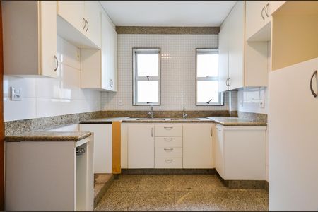 Apartamento para alugar com 137m², 4 quartos e 3 vagas Apartamento para alugar com 137m², 4 quartos e 3 vagasCozinha
