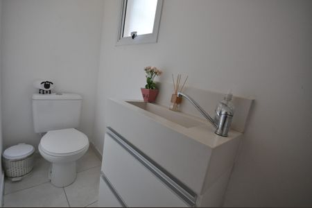Casa de condomínio à venda com 177m², 3 quartos e 2 vagasBanheiro da área da churrasqueira