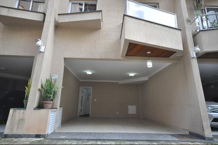 Casa de condomínio à venda com 177m², 3 quartos e 2 vagasGaragem