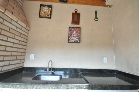 Casa de condomínio à venda com 177m², 3 quartos e 2 vagasChurrasqueira