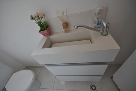 Casa de condomínio à venda com 177m², 3 quartos e 2 vagasBanheiro da área da churrasqueira