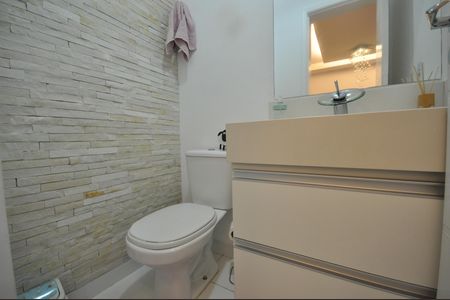 Casa de condomínio à venda com 177m², 3 quartos e 2 vagasLavabo
