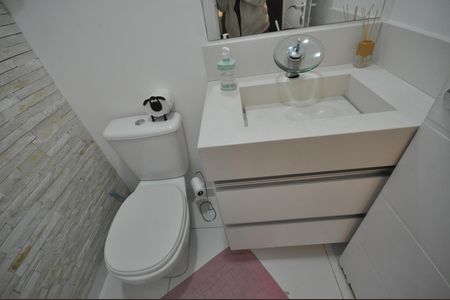 Casa de condomínio à venda com 177m², 3 quartos e 2 vagasLavabo