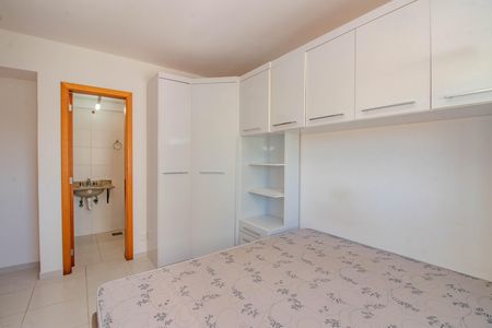 Suíte de apartamento à venda com 2 quartos, 62m² em Santa Maria Goretti, Porto Alegre