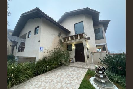 Casa de condomínio para alugar com 571m², 3 quartos e 4 vagas Casa de condomínio para alugar com 571m², 3 quartos e 4 vagasFachada