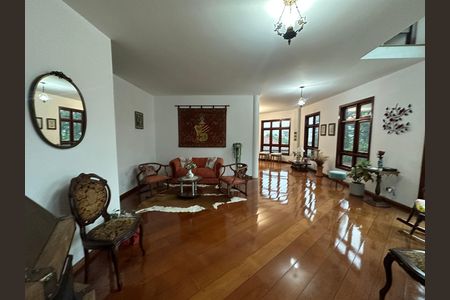 Casa de condomínio para alugar com 571m², 3 quartos e 4 vagas Casa de condomínio para alugar com 571m², 3 quartos e 4 vagasSala