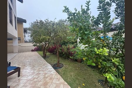 Casa de condomínio para alugar com 571m², 3 quartos e 4 vagas Casa de condomínio para alugar com 571m², 3 quartos e 4 vagasQuintal