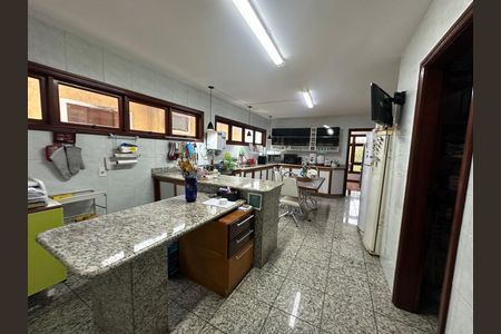 Casa de condomínio para alugar com 571m², 3 quartos e 4 vagas Casa de condomínio para alugar com 571m², 3 quartos e 4 vagasCozinha