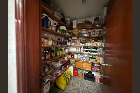 Casa de condomínio para alugar com 571m², 3 quartos e 4 vagas Casa de condomínio para alugar com 571m², 3 quartos e 4 vagasDespensa