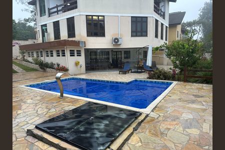 Casa de condomínio para alugar com 571m², 3 quartos e 4 vagas Casa de condomínio para alugar com 571m², 3 quartos e 4 vagasPiscina